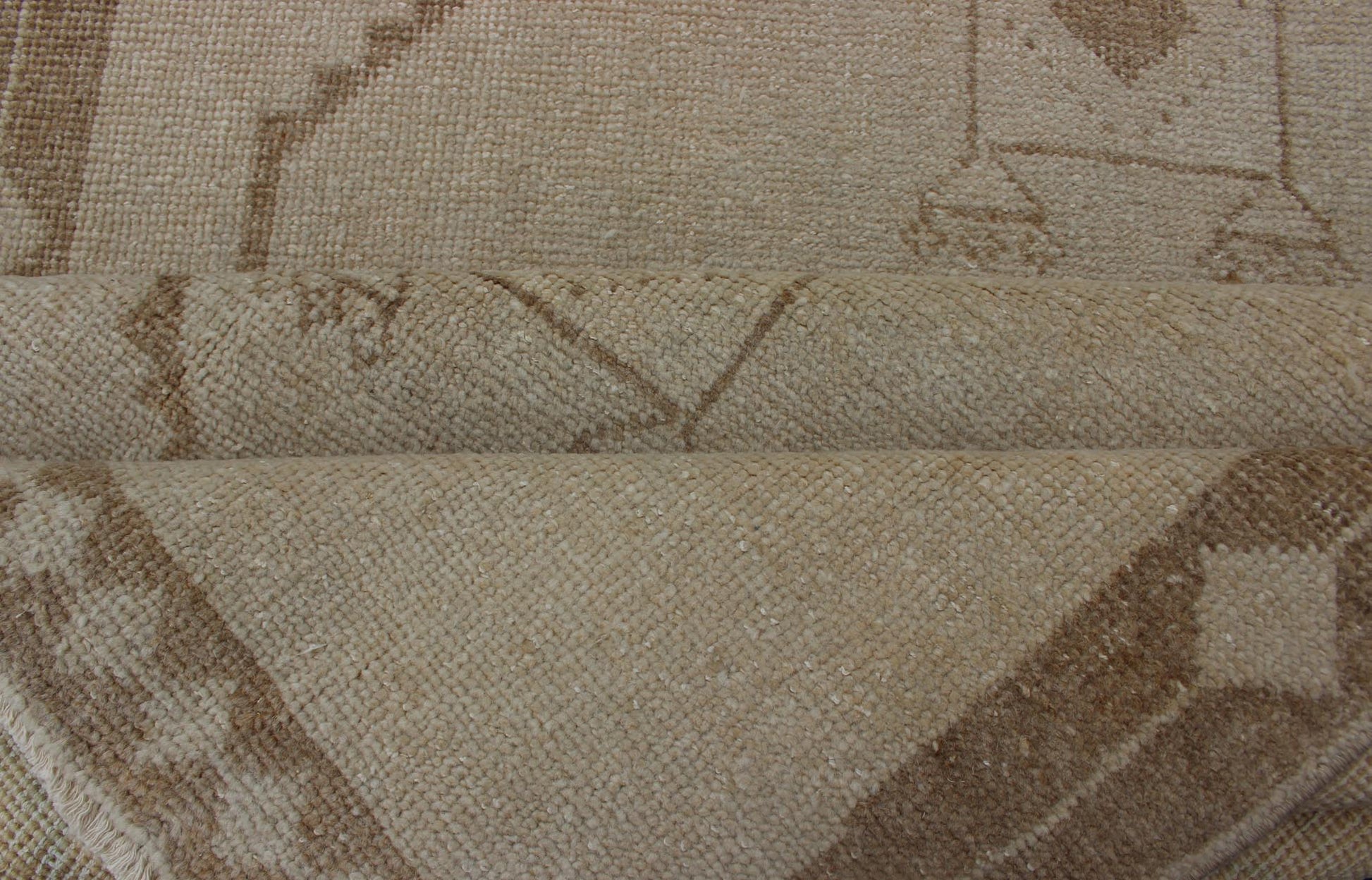 Vintage Oushak Turkish Runner with Geometric Medallions in Tan and Light Brown Medallion Oushak carpet, rug tu - alk - 4862, Keivan Woven Arts country of origin / type: Turkey / Oushak, circa 1940. Light colored vintage Oushak runner with geometric ... - Keivan Woven ArtsTU - ALK - 4871 - 12116Rug