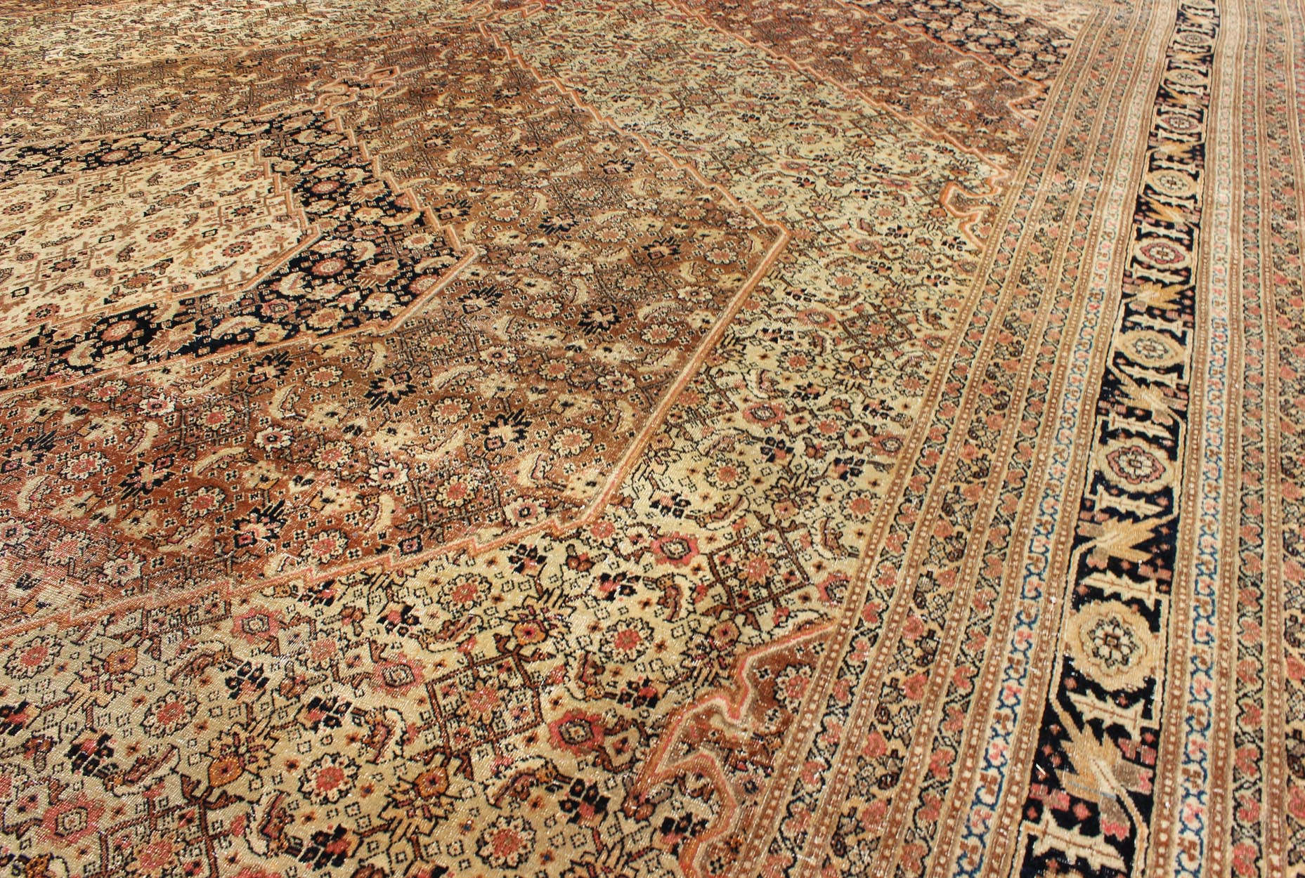 Antique Tabriz Haji - Jalili Rug with Diamond Design Rendered in Floral Motifs Antique Tabriz Haji - Jalili rug with diamond design rendered in floral motifs. Keivan Woven Arts / rug TU - ALK - 4882, country of origin / type: Iran / Tabriz, circa 1880.... - Keivan Woven ArtsTU - ALK - 4882 - 10167Rug