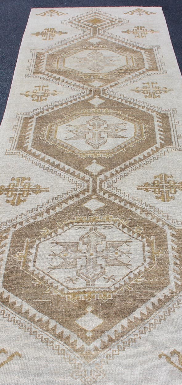 Subdued Vintage Hand Knotted Turkish Oushak Runner With Medallions in Cream and Brown Lightly toned vintage Turkish Runner with Oushak design, Keivan Woven Arts / rug TU - ALK - 4883, country of origin / type: Turkey / Oushak, circa 1940. Thi... - Keivan Woven ArtsTU - ALK - 4883 - 12134Rug