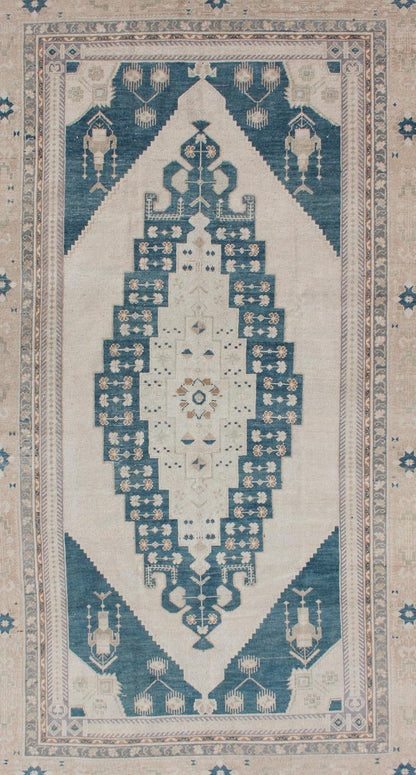 Blue Taupe and Cream Turkish Oushak with Stretched Medallion Medallion Design Oushak Rug from Turkey in Cream and Blue Tones, rug TU - ALK - 4895, country of origin / type: Turkey / Oushak, circa 1940 This vintage Turkish Oushak rug features ... - Keivan Woven ArtsTU - ALK - 4895 - 10740Rug