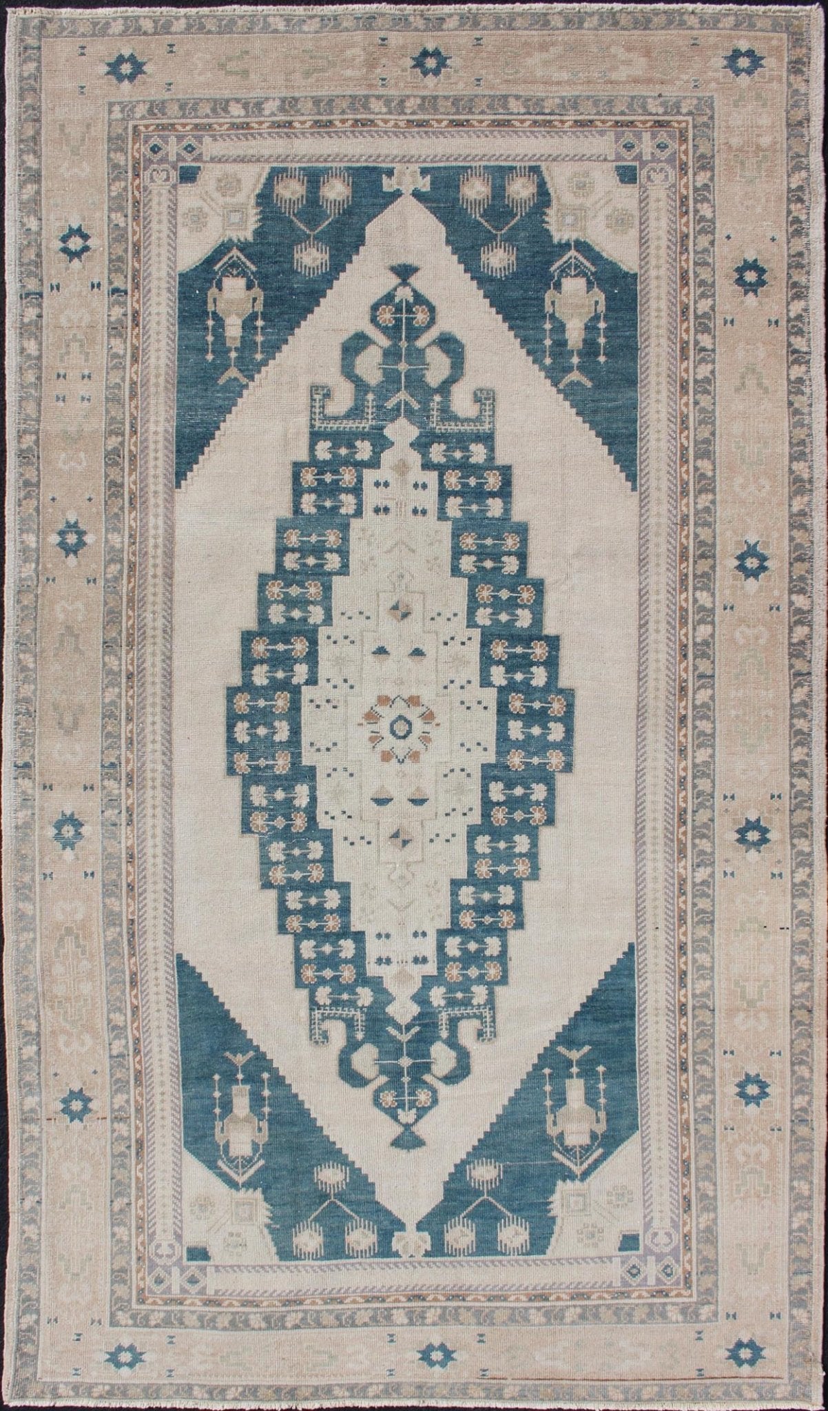 Blue Taupe and Cream Turkish Oushak with Stretched Medallion Medallion Design Oushak Rug from Turkey in Cream and Blue Tones, rug TU - ALK - 4895, country of origin / type: Turkey / Oushak, circa 1940 This vintage Turkish Oushak rug features ... - Keivan Woven ArtsTU - ALK - 4895 - 10740Rug