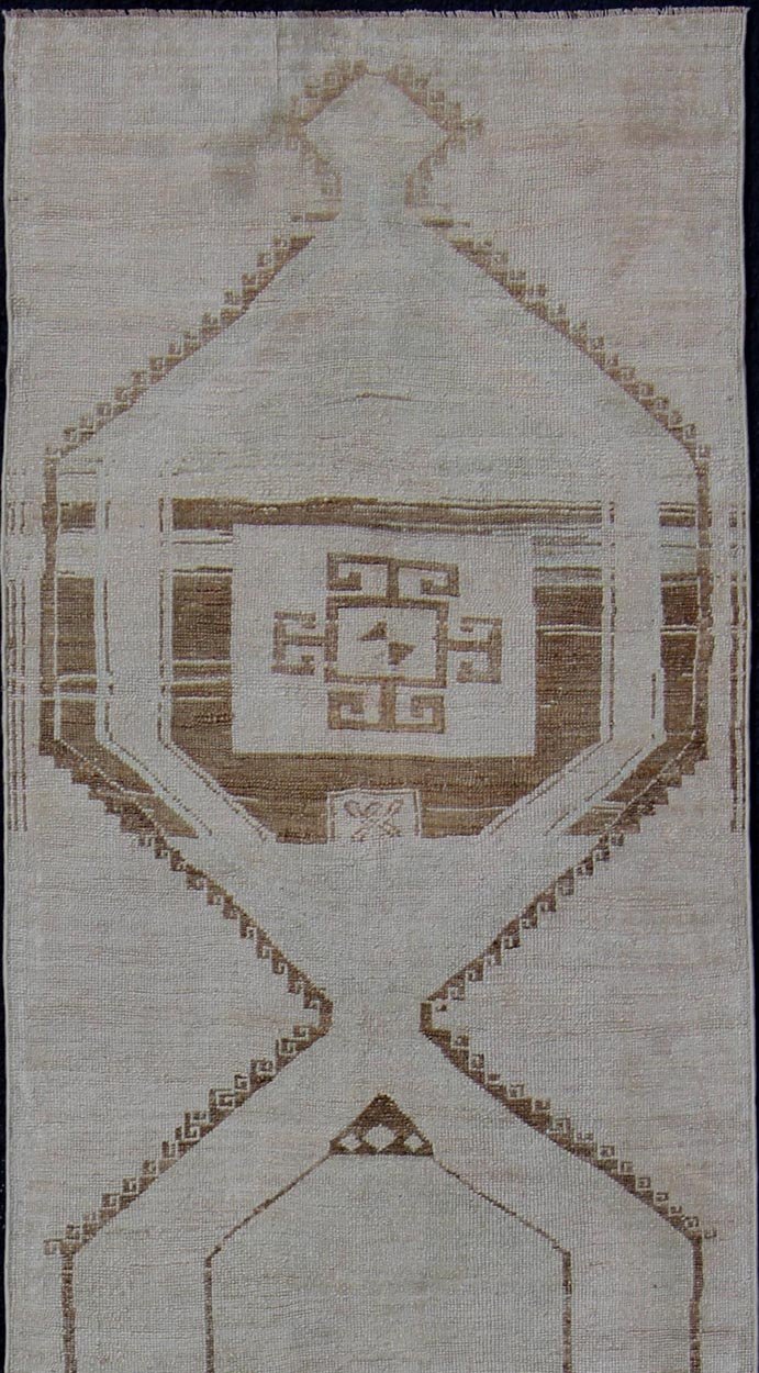 Vintage Turkish Geometric Oushak Runner with Medallions in Taupe and Brown Tri Medallion Oushak runner, rug tu - alk - 4897, country of origin / type: Turkey / Oushak, circa 1940 This Oushak carpet from mid - 20th century Turkey features a st... - Keivan Woven ArtsTU - ALK - 4897 - 10852Rug