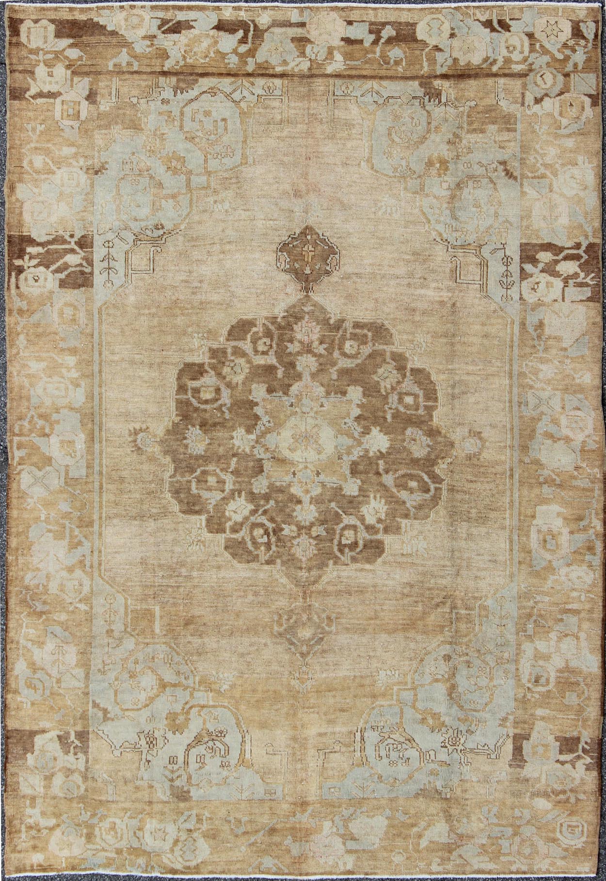 Vintage Turkish Kars rug with floral medallion in camel, tan, taupe, gray, sand, Keivan Woven Arts, rug TU - ARS - 433, country of origin / type: Turkey / Oushak, circa 1940 This vintage Turkish Kars rug (circa mid - 20th century) features a unique bl... - Keivan Woven ArtsTU - ARS - 433 - 2448Rug