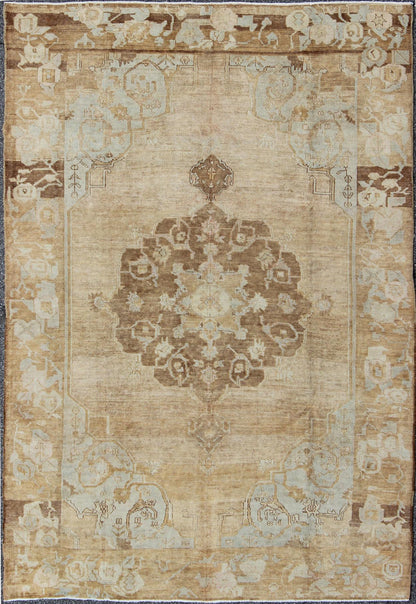 Vintage Turkish Kars rug with floral medallion in camel, tan, taupe, gray, sand, Keivan Woven Arts, rug TU - ARS - 433, country of origin / type: Turkey / Oushak, circa 1940 This vintage Turkish Kars rug (circa mid - 20th century) features a unique bl... - Keivan Woven ArtsTU - ARS - 433 - 2448Rug