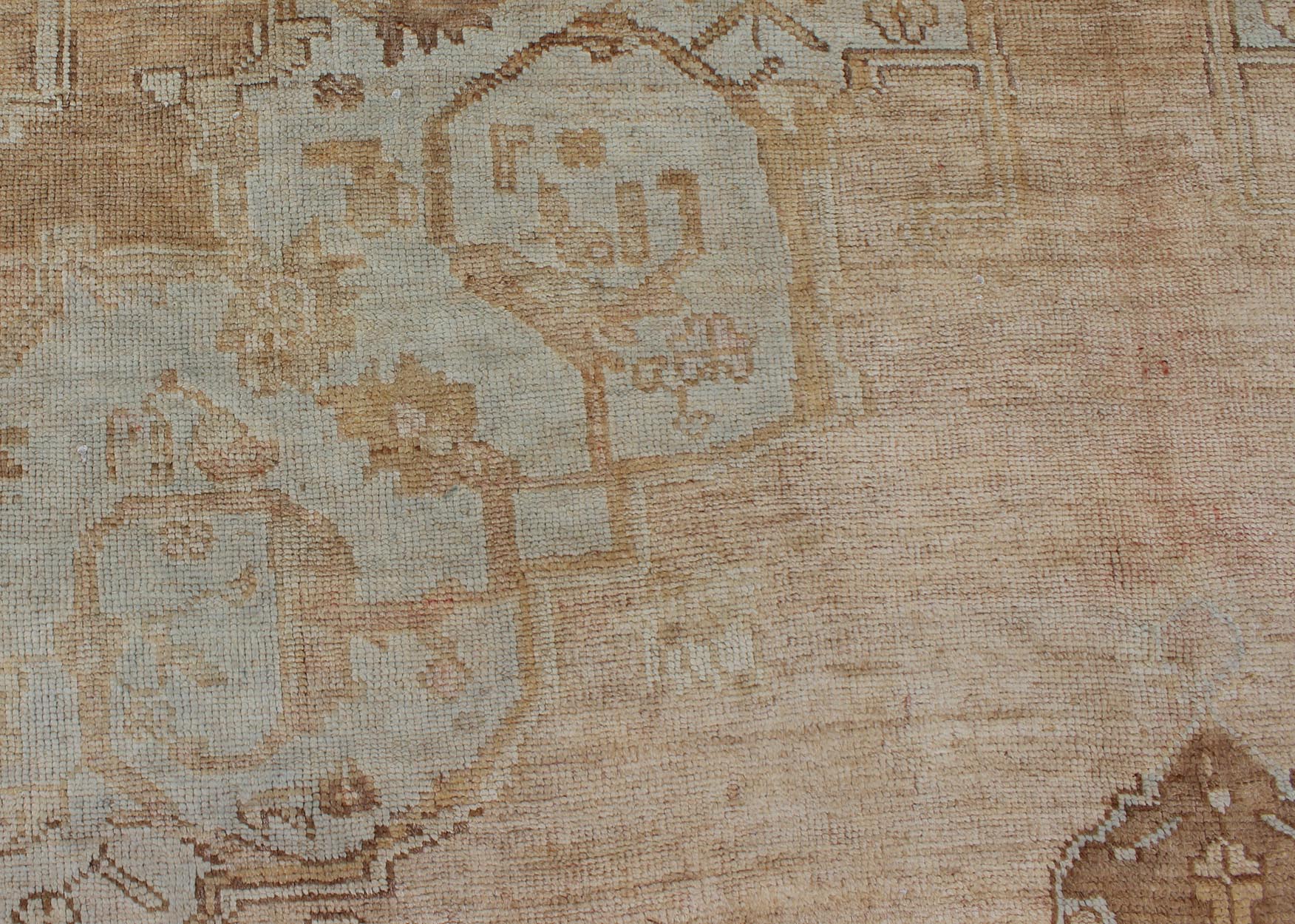 Vintage Turkish Kars rug with floral medallion in camel, tan, taupe, gray, sand, Keivan Woven Arts, rug TU - ARS - 433, country of origin / type: Turkey / Oushak, circa 1940 This vintage Turkish Kars rug (circa mid - 20th century) features a unique bl... - Keivan Woven ArtsTU - ARS - 433 - 2448Rug