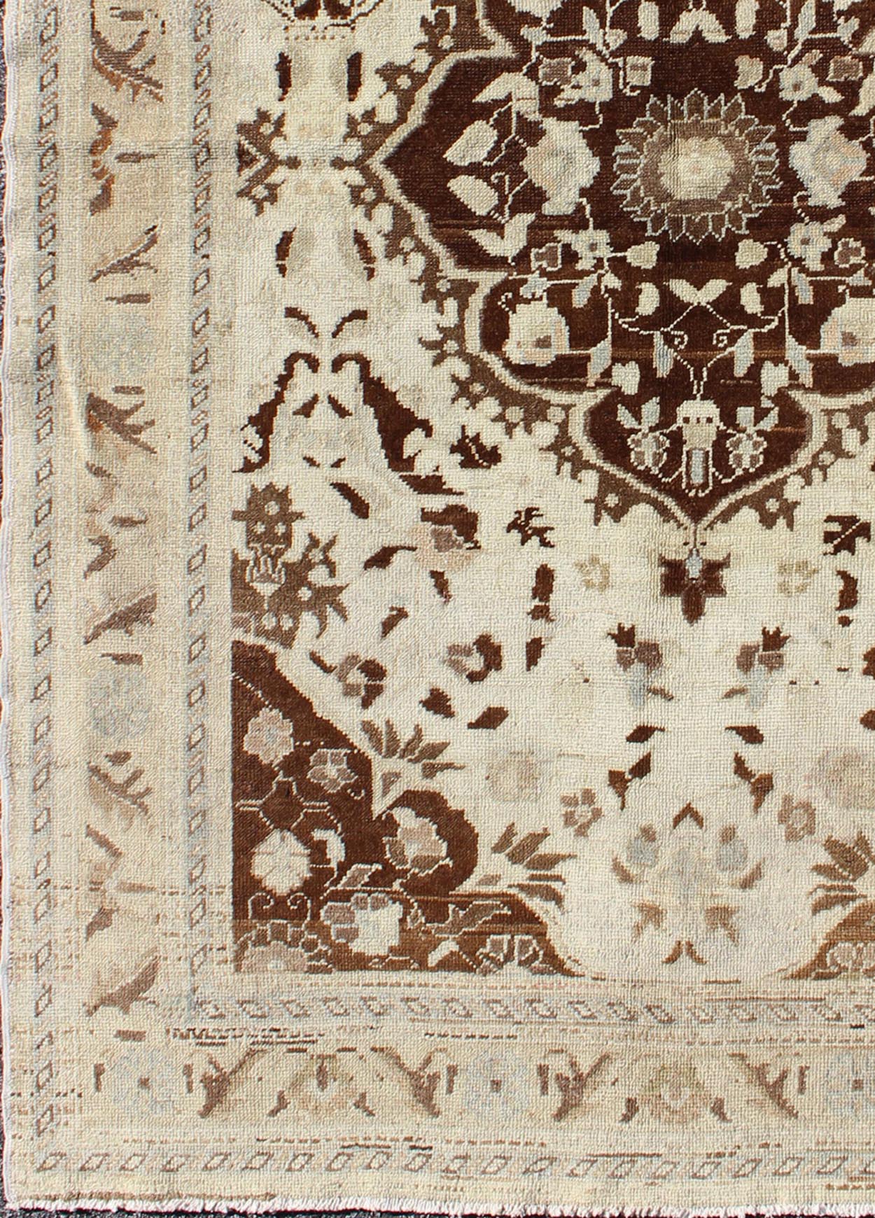 Turkish Oushak Vintage Rug with Intricate Floral Medallion in Brown and Ivory. Keivan Woven Arts / rug TU - AYD - 95077, country of origin / type: Turkey / Oushak, circa mid - 20th century. This vintage Turkish Oushak carpet (circa mid - 20th century) f... - Keivan Woven ArtsTU - AYD - 95077 - 3866Rug