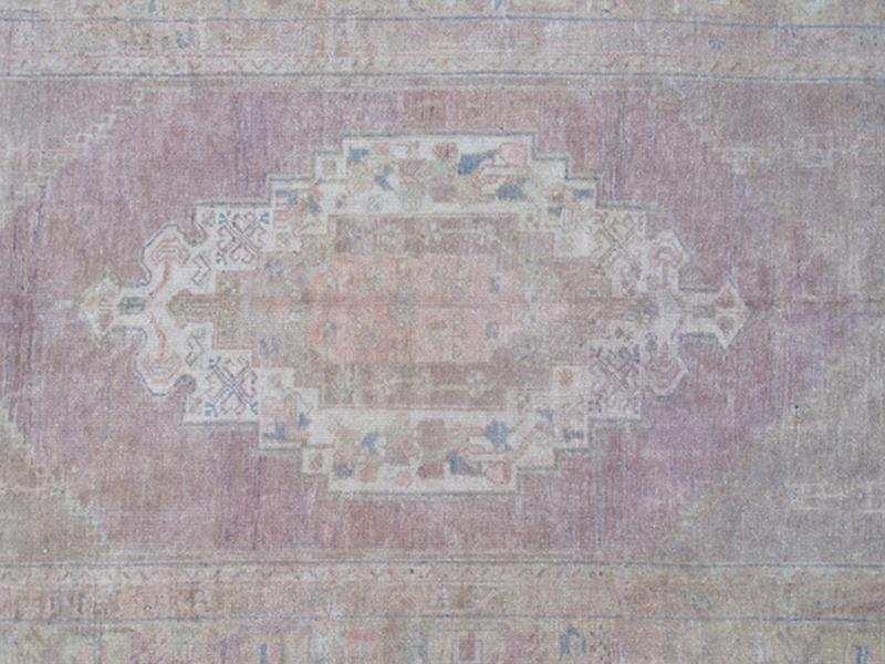 Vintage Muted Oushak Rug from Turkey with Medallion in Lavender and Light Pink, rug ayd - 95078, country of origin / type: Turkey / Oushak, circa mid - 20th century This muted vintage Turkish Oushak carpet (circa mid - 20th century) features a central... - Keivan Woven ArtsTU - AYD - 95078 - 3862Rug