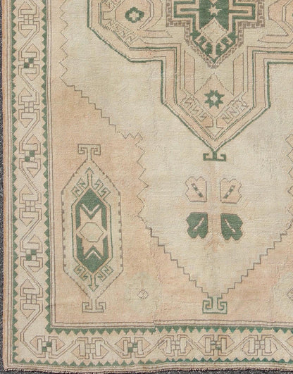 Tribal Turkish Oushak Rug in Green, Light Peach and Cream With Cross Medallion Tribal medallion design Oushak rug from Turkey, Keivan Woven Arts / rug TU - DUR - 136588, country of origin / type: Turkey / Oushak, circa 1940 This vintage Turk... - Keivan Woven ArtsTU - DUR - 136588 - 9526Rug