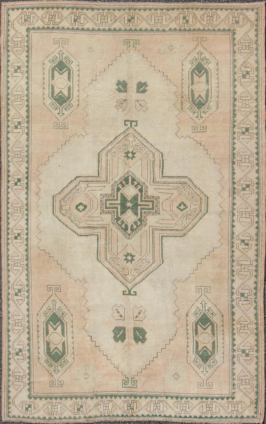 Tribal Turkish Oushak Rug in Green, Light Peach and Cream With Cross Medallion Tribal medallion design Oushak rug from Turkey, Keivan Woven Arts / rug TU - DUR - 136588, country of origin / type: Turkey / Oushak, circa 1940 This vintage Turk... - Keivan Woven ArtsTU - DUR - 136588 - 9526Rug