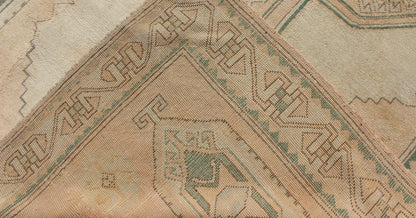 Tribal Turkish Oushak Rug in Green, Light Peach and Cream With Cross Medallion Tribal medallion design Oushak rug from Turkey, Keivan Woven Arts / rug TU - DUR - 136588, country of origin / type: Turkey / Oushak, circa 1940 This vintage Turk... - Keivan Woven ArtsTU - DUR - 136588 - 9526Rug