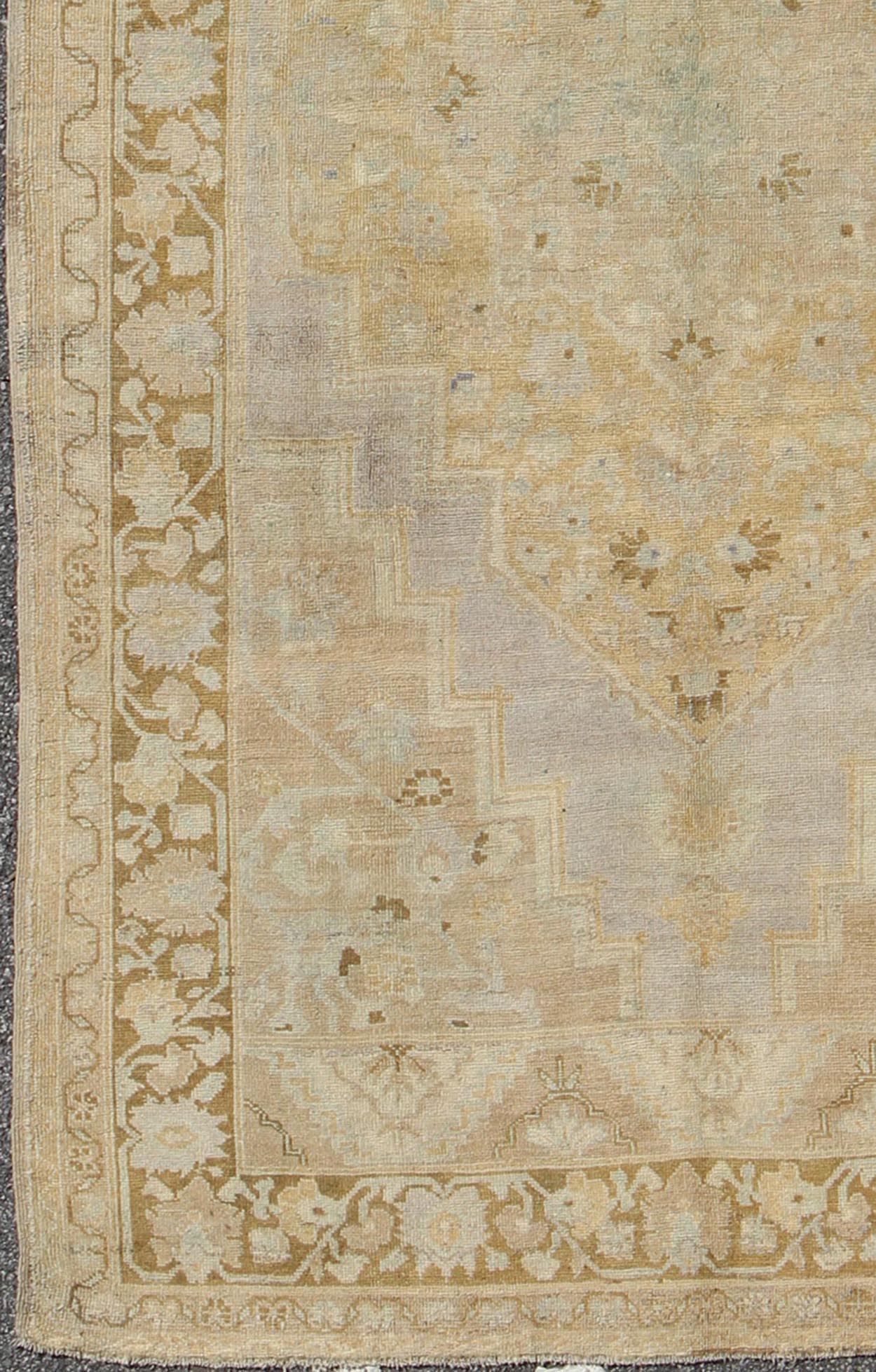 Vintage Turkish Oushak Rug with Lightly Toned Medallion Design Medallion Design Oushak Rug from Turkey, rug TU - DUR - 136599, country of origin / type: Turkey / Oushak, circa 1940 This vintage Turkish Oushak rug features a medallion design. ... - Keivan Woven ArtsTU - DUR - 136599 - 9536Rug