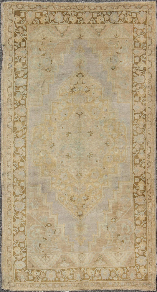 Vintage Turkish Oushak Rug with Lightly Toned Medallion Design Medallion Design Oushak Rug from Turkey, rug TU - DUR - 136599, country of origin / type: Turkey / Oushak, circa 1940 This vintage Turkish Oushak rug features a medallion design. ... - Keivan Woven ArtsTU - DUR - 136599 - 9536