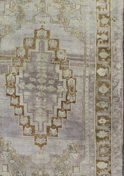 Layered Medallion Oushak Vintage Rug from Turkey with Floral Motifs kwarugs Layered medallion Oushak vintage rug from Turkey with floral motifs, rug tu - dur - 136600, country of origin / type: Turkey / Oushak, circa 1940 This beautiful vinta... - Keivan Woven ArtsTU - DUR - 136600 - 9148Rug