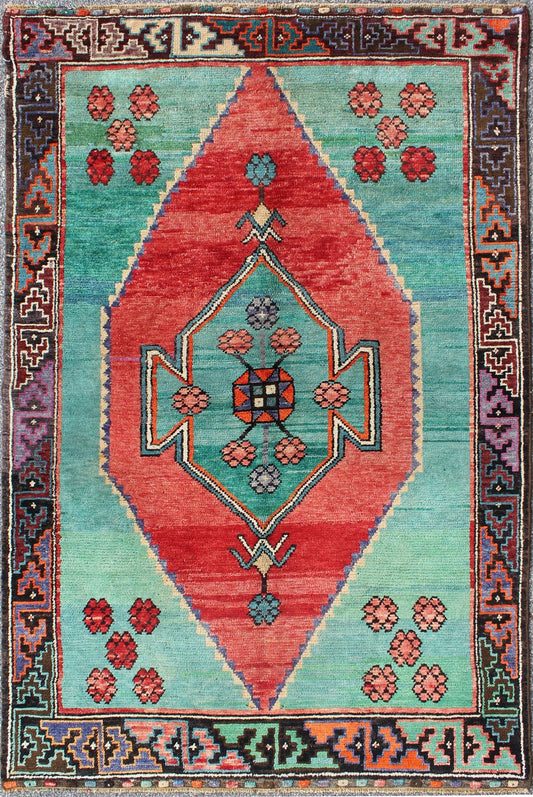 Brightly Colored Rug Oushak Turkish Vintage with Medallion and Geometric Flowers, rug tu - dur - 136644, country of origin / type: Turkey / Oushak, circa 1940 This beautiful vintage rug from mid - 20th century Turkey features an intricate design, whic... - Keivan Woven ArtsTU - DUR - 136644 - 9152Rug