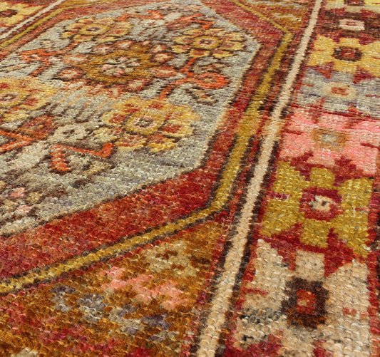 Colorful vintage Turkish Small Oushak with floral medallion and border, Keivan Woven Arts, rug #DUR - 3457, country of origin / type: Turkey / Oushak, circa mid - 20th century Measures: 2.8 x 4.1 This small vintage Turkish Oushak carpet (circ... - Keivan Woven ArtsTU - DUR - 3457 - 6157Rug