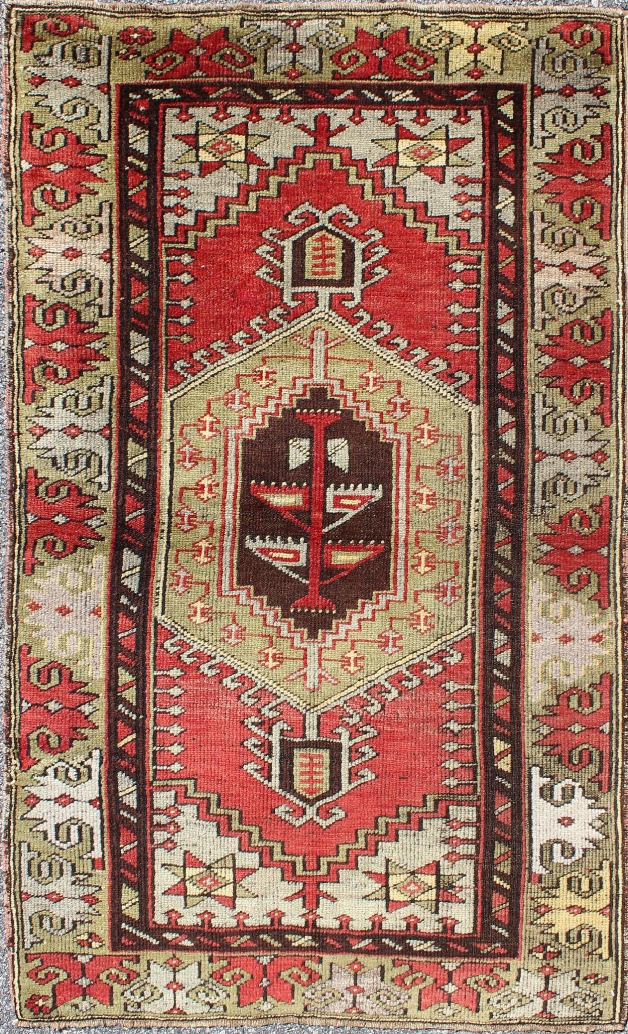 Vintage Turkish Oushak rug with geometric tribal medallion in red and green, Keivan Woven Arts/ rug # TU - DUR - 3458, country of origin / type: Turkey / Oushak, circa mid - 20th century. vintage Oushak rug, vintage rug, vintage Persian rug, antique Oushak. ... - Keivan Woven ArtsTU - DUR - 3458 - 5724Rug