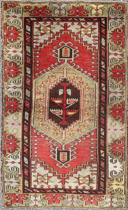 Vintage Turkish Oushak rug with geometric tribal medallion in red and green, Keivan Woven Arts/ rug # TU - DUR - 3458, country of origin / type: Turkey / Oushak, circa mid - 20th century. vintage Oushak rug, vintage rug, vintage Persian rug, antique Oushak. ... - Keivan Woven ArtsTU - DUR - 3458 - 5724Rug