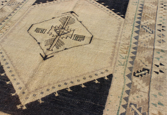 Vintage Turkish Oushak Rug with Central Medallion in Cream and Blue This beautiful rug from mid - 20th century is on a cream ground and home to the center medallion. Three ornate borders with arrows and variegated leaf patterns coordinate wit... - Keivan Woven ArtsTU - DUR - 3691 - 7899