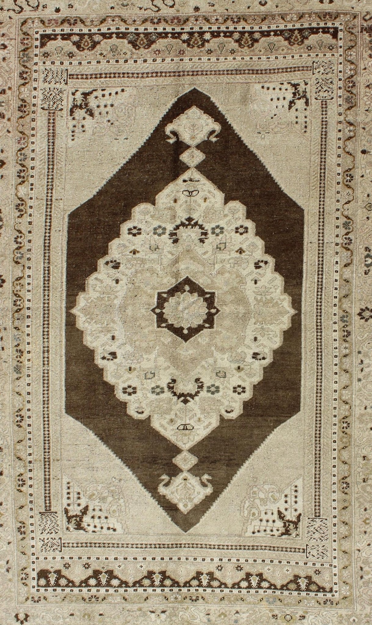 Keivan Woven Arts, Tu - Dur - 445, Vintage Mid - Century Turkish Oushak Rug. This vintage Turkish Oushak carpet (circa mid - 20th century) features a central medallion design, as well as patterns of smaller flowers and floral elements in the four cornices, and... - Keivan Woven ArtsTU - DUR - 445 - 2922Rug