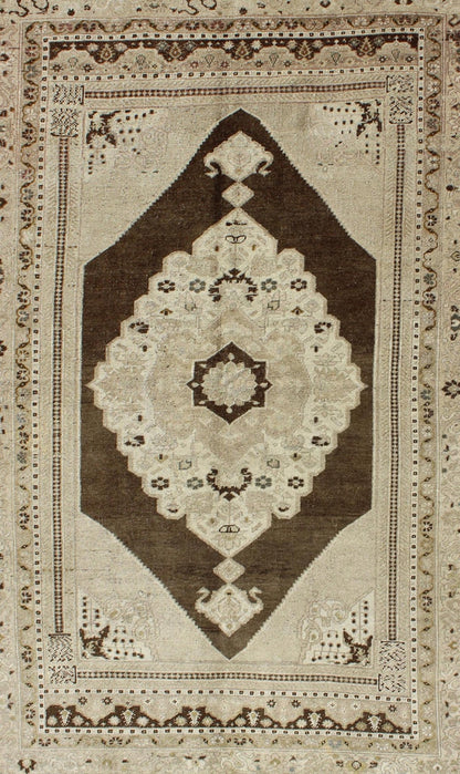 Keivan Woven Arts, Tu - Dur - 445, Vintage Mid - Century Turkish Oushak Rug. This vintage Turkish Oushak carpet (circa mid - 20th century) features a central medallion design, as well as patterns of smaller flowers and floral elements in the four cornices, and... - Keivan Woven ArtsTU - DUR - 445 - 2922Rug