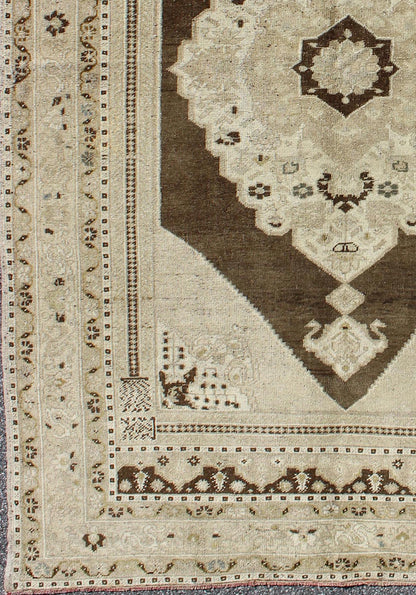 Keivan Woven Arts, Tu - Dur - 445, Vintage Mid - Century Turkish Oushak Rug. This vintage Turkish Oushak carpet (circa mid - 20th century) features a central medallion design, as well as patterns of smaller flowers and floral elements in the four cornices, and... - Keivan Woven ArtsTU - DUR - 445 - 2922Rug