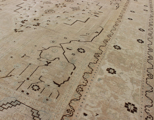 Vintage Turkish Rug in Neutral Tones in Taupe and Brown Highlights. Vintage Turkish Rug in Neutral Tones in Taupe and Brown Highlights. This wonderful Turkish rug features a geometric medallion flanked by four beautiful cornices in four corners. The si... - Keivan Woven ArtsTU - DUR - 446 - 2926Rug