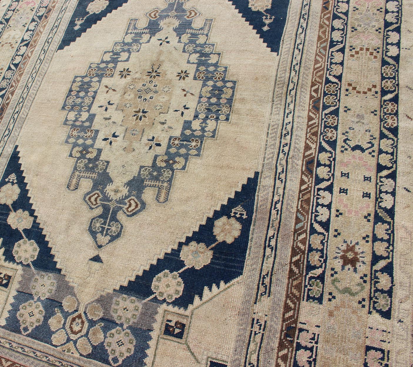 Blue, Brown, and Cream Hand Knotted Turkish Oushak Rug Vintage With Medallion Design Vintage Oushak carpet with medallion design, rug TU - DUR - 4814, country of origin / Keivan Woven Arts type: Turkey / Oushak, circa 1940 This vintage Ousha... - Keivan Woven ArtsTU - DUR - 4814 - 10752Rug