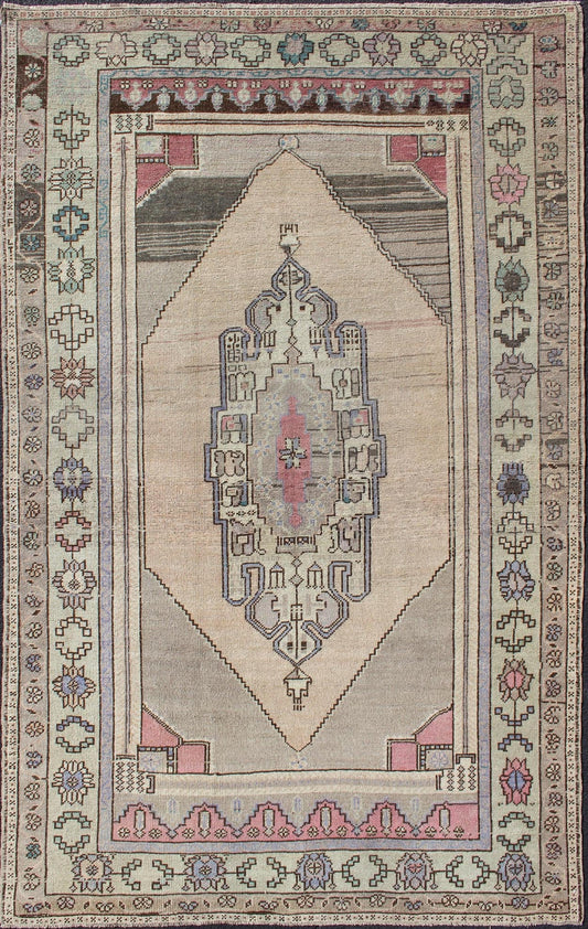 Muted Turkish Oushak with Stretched Medallion Design Medallion Design Oushak Rug from Turkey, rug TU - DUR - 4815, country of origin / type: Turkey / Oushak, circa 1940 This vintage Turkish Oushak rug features a stretched medallion design in ... - Keivan Woven ArtsTU - DUR - 4815 - 10756