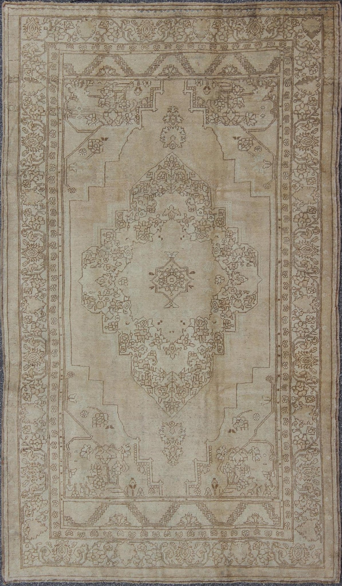 Light colored, Floral Vintage Turkish Oushak Rug with Ornate Design in Ivory, Sand, Taupe, Pale Green& Brown. Keivan Woven Arts/ rug DUR - 501, country of origin / type: Turkey / Oushak, circa mid - 20th century. Light vintage Oushak, vintage Oushak, pale ... - Keivan Woven ArtsTU - DUR - 501 - 3489Rug