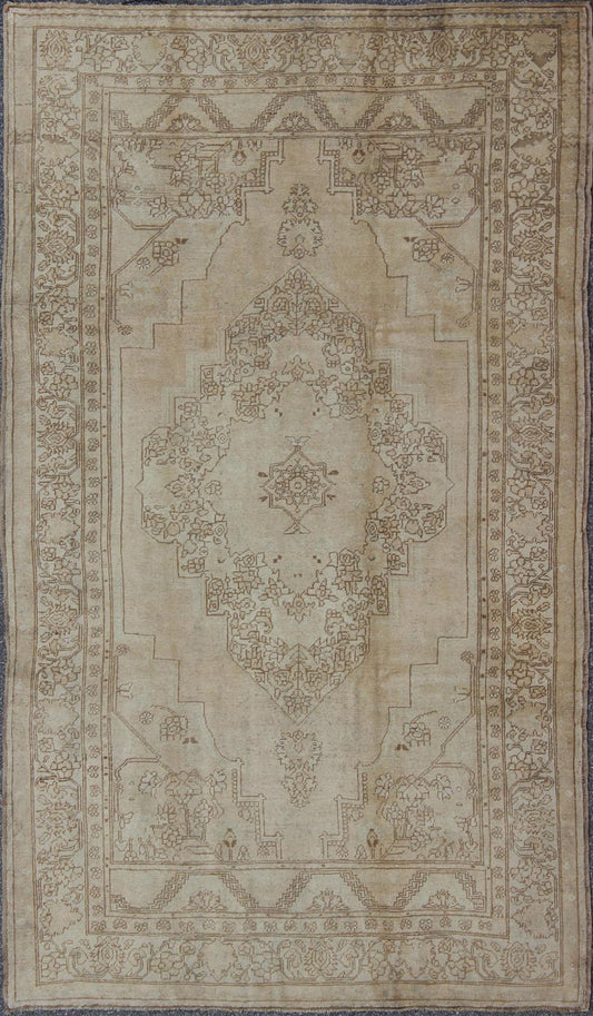 Light colored, Floral Vintage Turkish Oushak Rug with Ornate Design in Ivory, Sand, Taupe, Pale Green& Brown. Keivan Woven Arts/ rug DUR - 501, country of origin / type: Turkey / Oushak, circa mid - 20th century. Light vintage Oushak, vintage Oushak, pale ... - Keivan Woven ArtsTU - DUR - 501 - 3489Rug