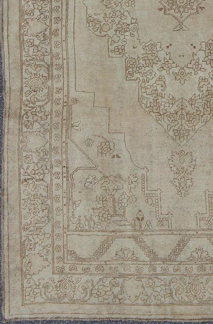 Light colored, Floral Vintage Turkish Oushak Rug with Ornate Design in Ivory, Sand, Taupe, Pale Green& Brown. Keivan Woven Arts/ rug DUR - 501, country of origin / type: Turkey / Oushak, circa mid - 20th century. Light vintage Oushak, vintage Oushak, pale ... - Keivan Woven ArtsTU - DUR - 501 - 3489Rug