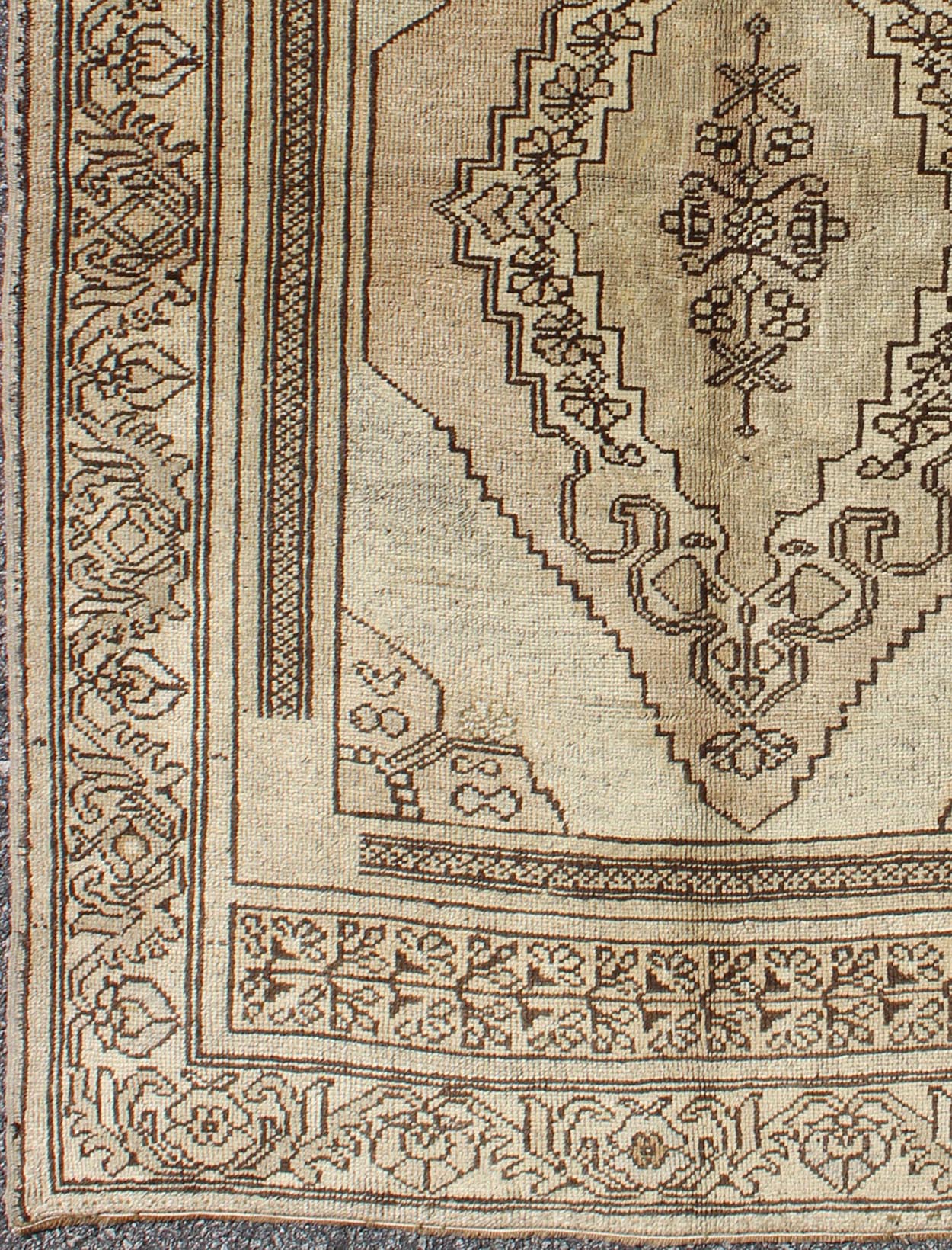 Vintage Turkish Oushak Carpet with Stylized Design in Brown, Cream, and Tan Measures 4 x 5'7 This Oushak rug features an intricately beautiful design. The central medallion is complemented by a defining border featuring a symmetrical set... - Keivan Woven ArtsTU - DUR - 504 - 3497Rug