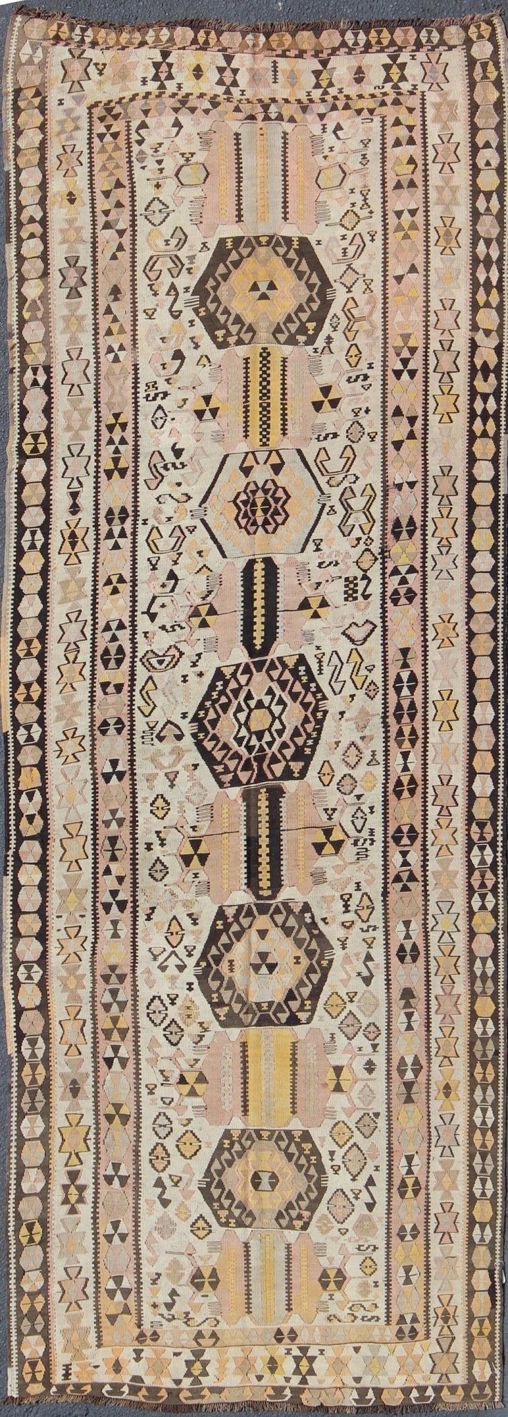Vintage Turkish kilim gallery rug with tribal medallion design in pink and yellow. Keivan Woven Arts / rug TU - EMD - 3424, country of origin / type: Turkey / Kilim, circa Mid - 20th century. This vintage Turkish Kilim gallery rug (circa mid - 20th cent... - Keivan Woven ArtsTU - EMD - 3424 - 6171Rug