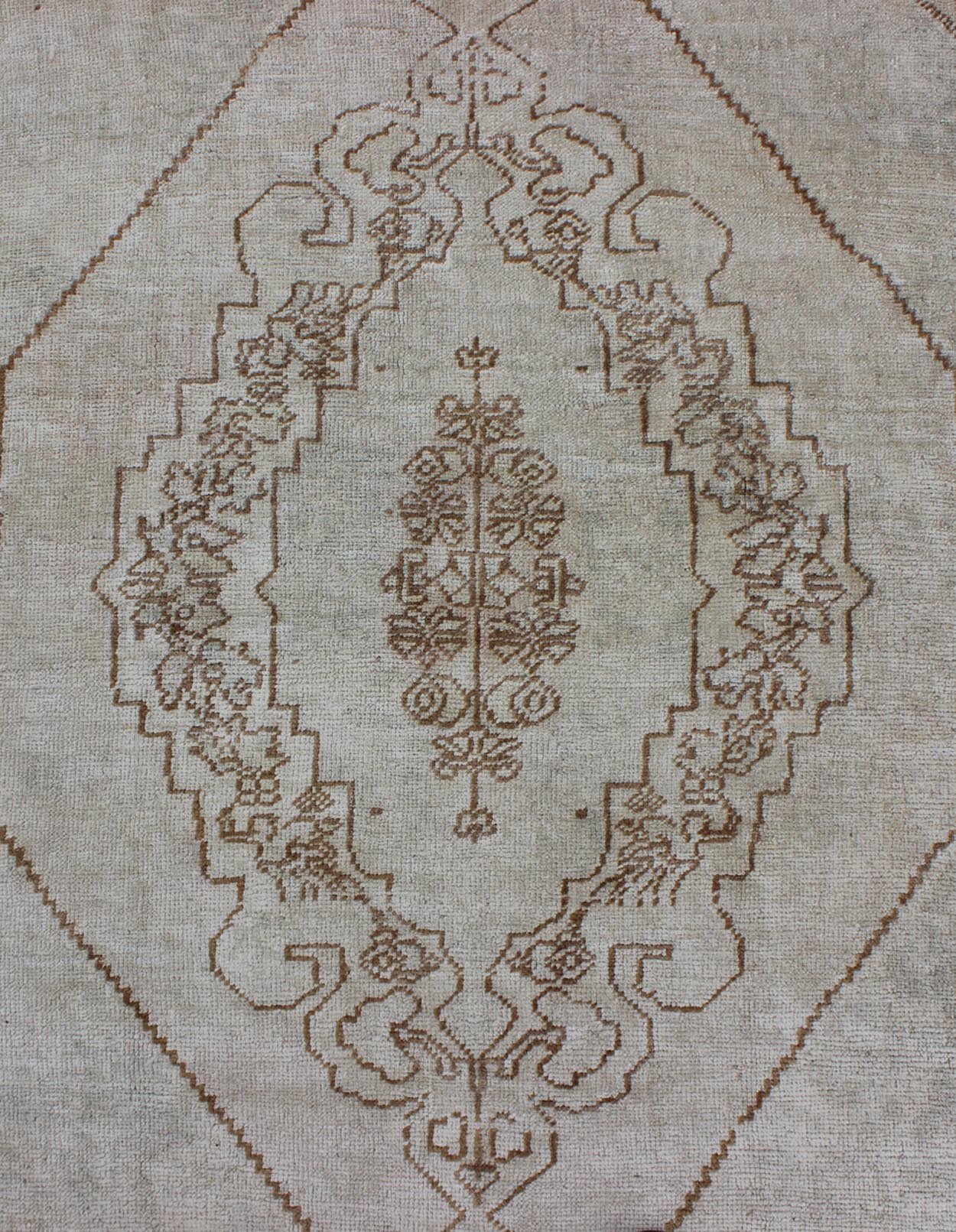 Vintage Turkish Oushak Carpet with Floral Medallion Design in Neutral Tones Measures: 5'3 x 7'9 Country of Origin: Turkey; Type: Oushak; Design: Floral, Floral Medallion, Oushak Medallion; Keivan Woven Arts: rug TU - HAC - 03; Vintage Tur... - Keivan Woven ArtsTU - HAC - 03 - 2017Rug