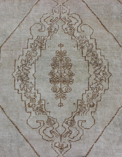 Vintage Turkish Oushak Carpet with Floral Medallion Design in Neutral Tones Measures: 5'3 x 7'9 Country of Origin: Turkey; Type: Oushak; Design: Floral, Floral Medallion, Oushak Medallion; Keivan Woven Arts: rug TU - HAC - 03; Vintage Tur... - Keivan Woven ArtsTU - HAC - 03 - 2017Rug