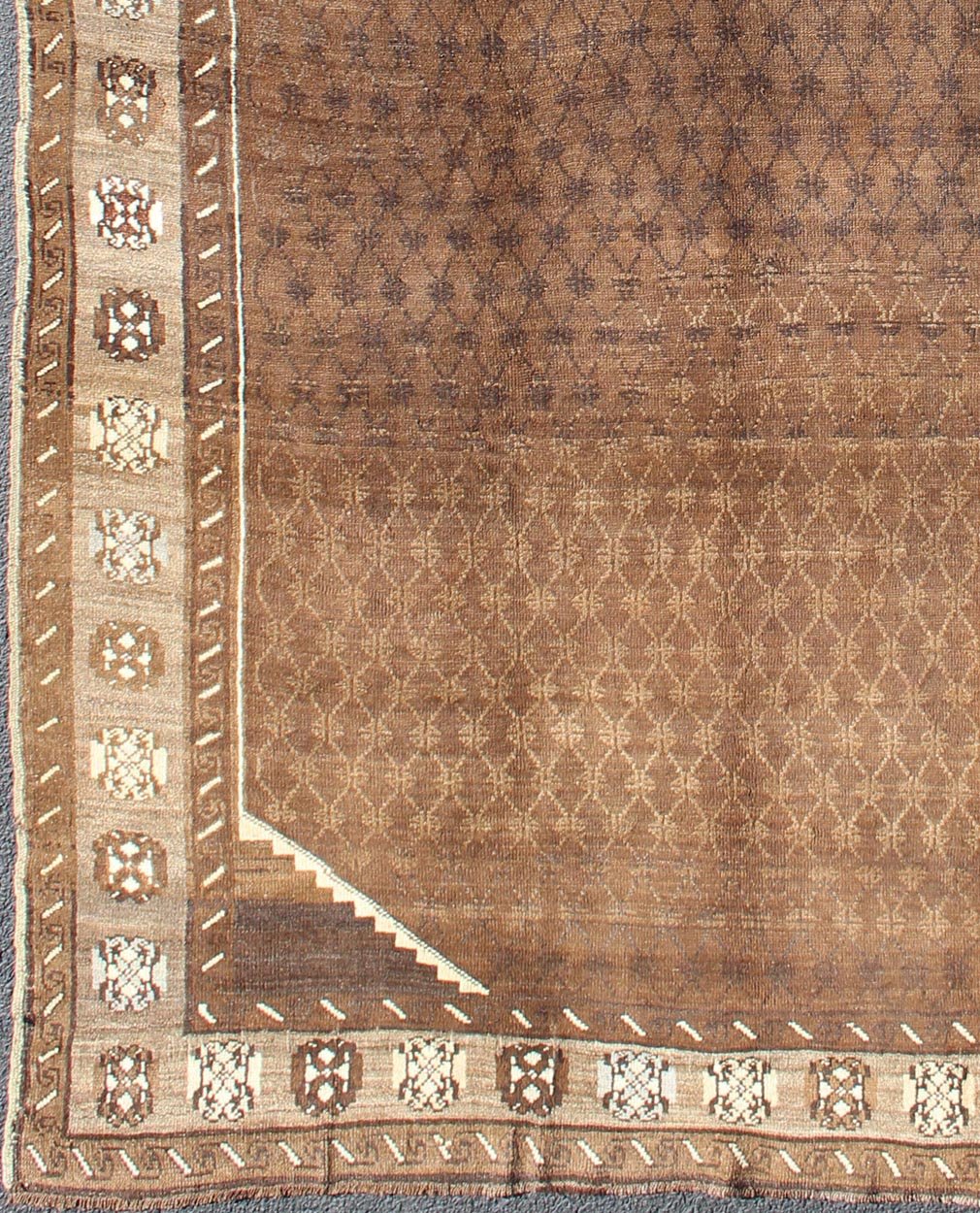 Vintage Turkish Kars Rug With a All - Over Lattce Design in Brown Tones This striking vintage Turkish carpet, from the mountainous eastern Turkey, bears a beautiful base palette of warm sienna with decorative elements in ivory. The central fie... - Keivan Woven ArtsTU - HAC - 09 - 2414Rug