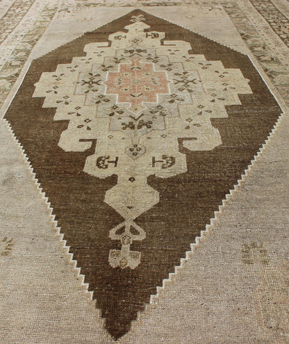 Keivan Woven Arts - Vintage Turkish Oushak rug with floral multi - layered medallion in brown, Green & cream, Keivan Woven Arts s rug TU - IHS - 123258, country of origin / type: Turkey / Oushak, circa mid - 20th century Measures: 5'5 x 10'3. This vintage... - Keivan Woven ArtsTU - IHS - 123258 - 3624Rug