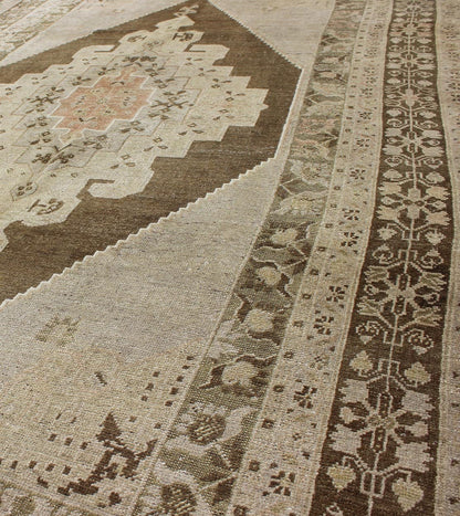 Keivan Woven Arts - Vintage Turkish Oushak rug with floral multi - layered medallion in brown, Green & cream, Keivan Woven Arts s rug TU - IHS - 123258, country of origin / type: Turkey / Oushak, circa mid - 20th century Measures: 5'5 x 10'3. This vintage... - Keivan Woven ArtsTU - IHS - 123258 - 3624Rug