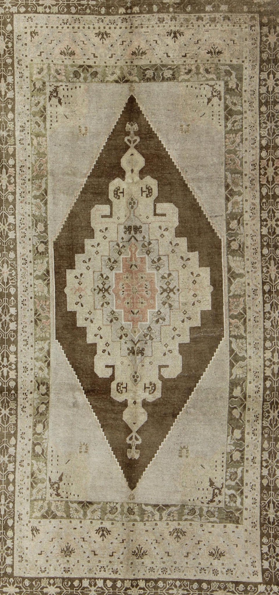 Keivan Woven Arts - Vintage Turkish Oushak rug with floral multi - layered medallion in brown, Green & cream, Keivan Woven Arts s rug TU - IHS - 123258, country of origin / type: Turkey / Oushak, circa mid - 20th century Measures: 5'5 x 10'3. This vintage... - Keivan Woven ArtsTU - IHS - 123258 - 3624Rug