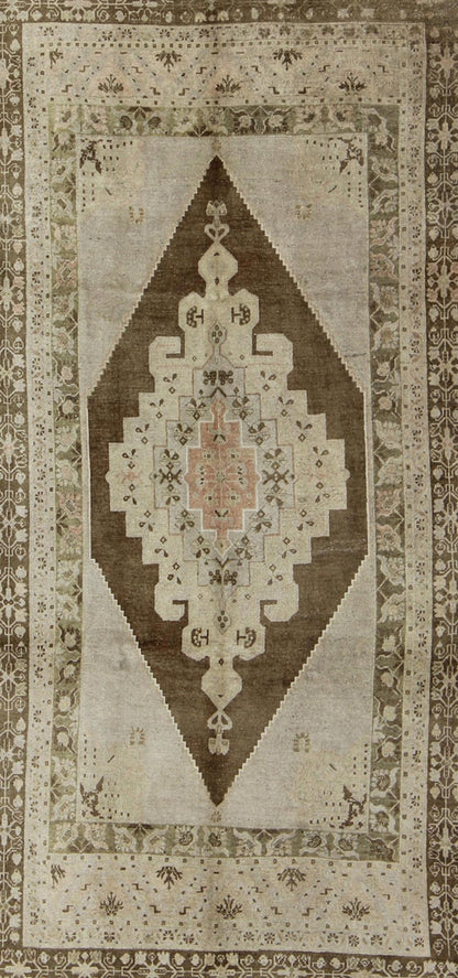 Keivan Woven Arts - Vintage Turkish Oushak rug with floral multi - layered medallion in brown, Green & cream, Keivan Woven Arts s rug TU - IHS - 123258, country of origin / type: Turkey / Oushak, circa mid - 20th century Measures: 5'5 x 10'3. This vintage... - Keivan Woven ArtsTU - IHS - 123258 - 3624Rug