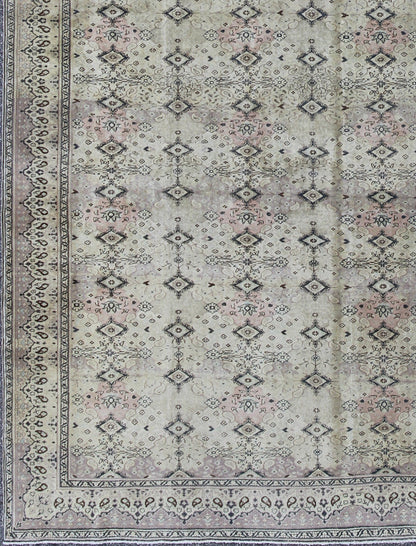 Large Turkish Sivas Rug with Repeating Diamond Motifs Set on Ivory Ground: Stylized diamond motifs are featured in a repeating pattern on this vintage Sivas wool rug. A blend of Persian inspiration and Turkish design creates a unique, dynamic aesthetic... - Keivan Woven ArtsTU - IHS - 95157 - 4968Rug