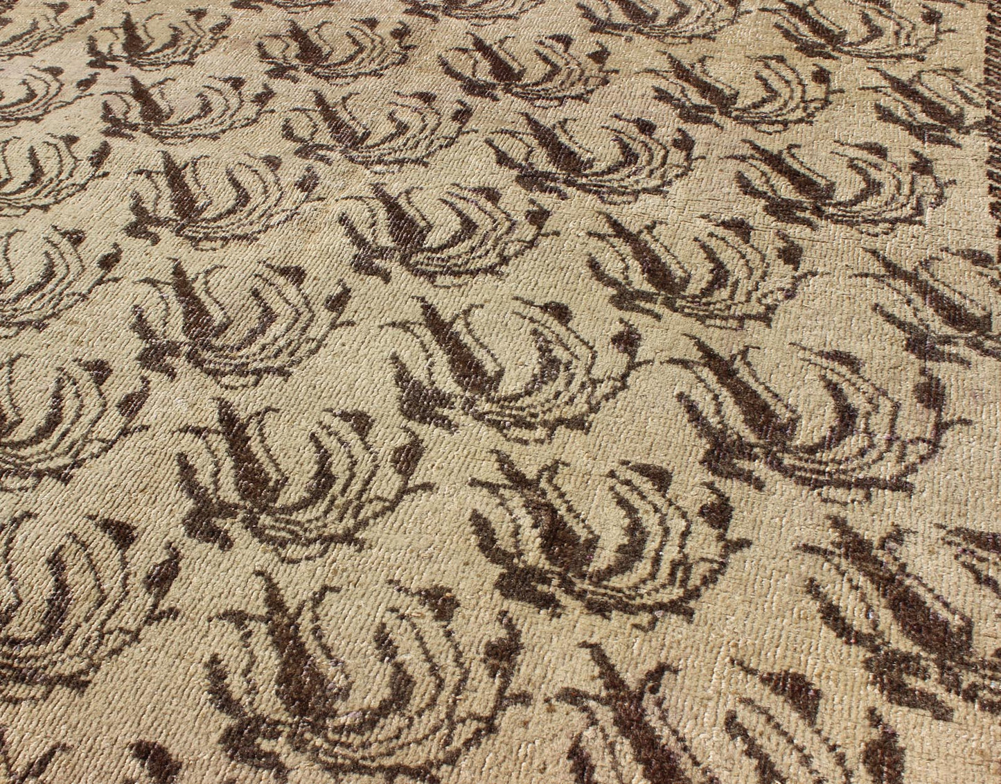 All - Over Floral Design Turkish Rug in Shades of Brown Vintage Turkish Rug with in Brown Shades rug/tu - isa - 7, origin/turkey kwarugs The design of this beautiful Oushak rug is the all - over flower design in brown set on a tan background. ... - Keivan Woven ArtsTU - ISA - 7 - 2904Rug