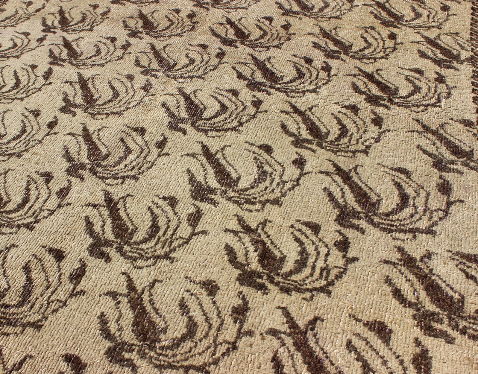 All - Over Floral Design Turkish Rug in Shades of Brown Vintage Turkish Rug with in Brown Shades rug/tu - isa - 7, origin/turkey kwarugs The design of this beautiful Oushak rug is the all - over flower design in brown set on a tan background. ... - Keivan Woven ArtsTU - ISA - 7 - 2904Rug