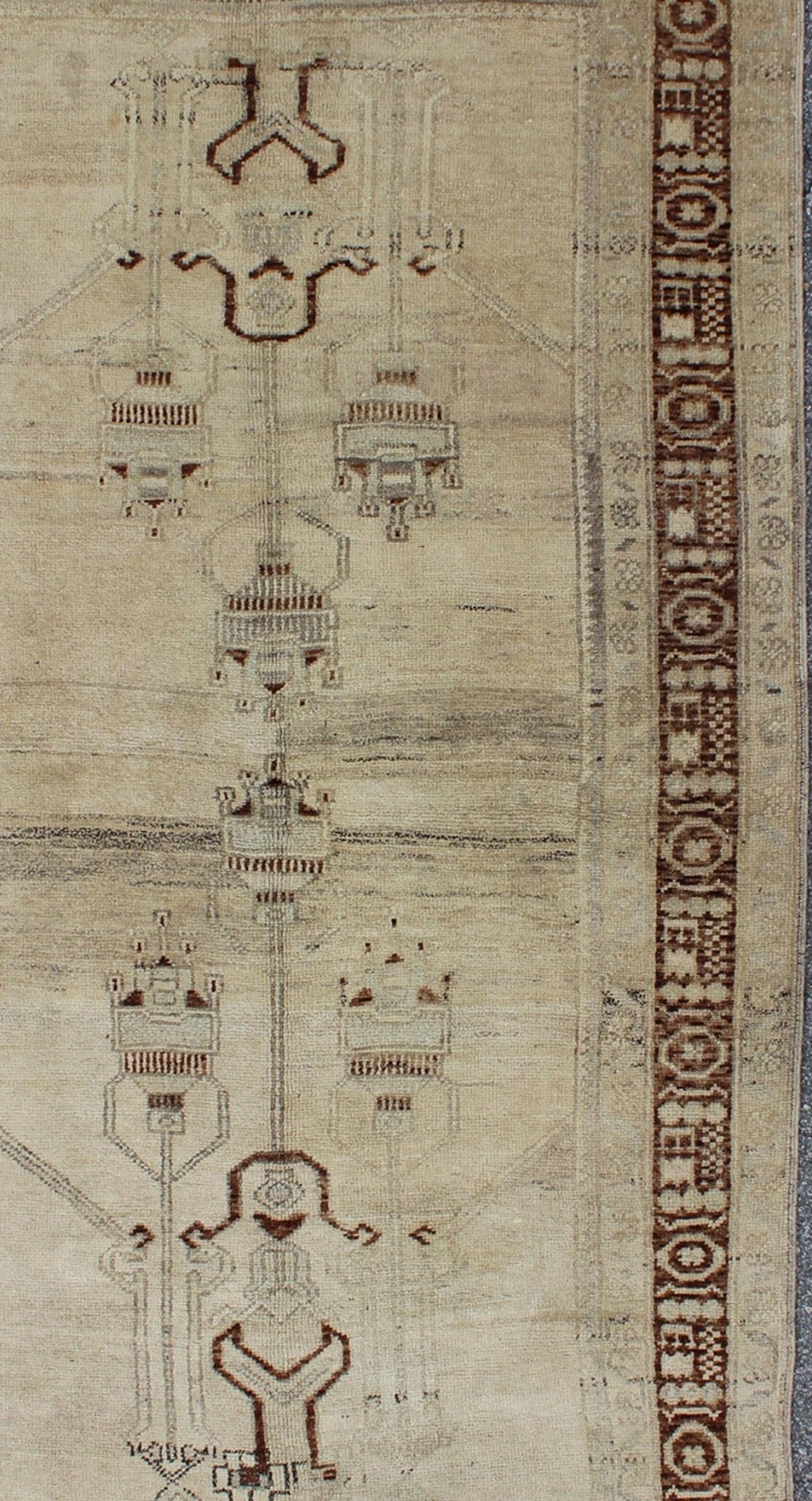 Taupe Background Turkish Vintage Oushak Rug with Tribal Design in Brown & Cream Taupe background Turkish vintage Oushak rug with tribal design in brown and cream, rug isa - 9, country of origin / type: Turkey / Oushak, circa mid - 20th century ... - Keivan Woven ArtsTU - ISA - 9 - 2908Rug