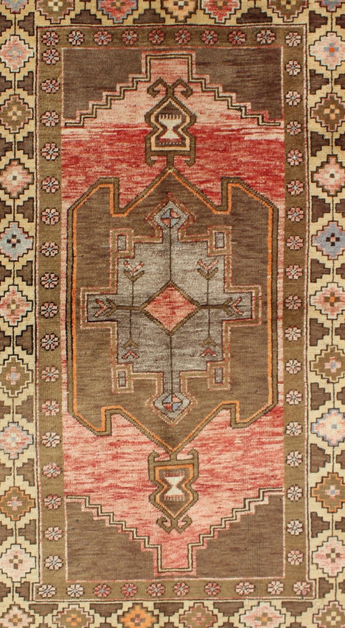 Vintage Turkish Oushak Rug with Tribal Design in Rose, Brown and Yellow, rug mte - 136546, country of origin / type: Turkey / Oushak, circa mid - 20th century This vintage Turkish Oushak carpet (circa mid - 20th century) features a tribal central meda... - Keivan Woven ArtsTU - MTE - 136546 - 4980Rug