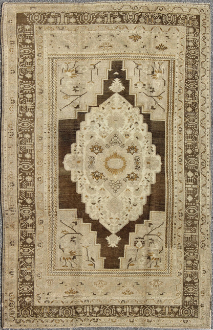 Floral medallion Turkey Oushak vintage rug in ivory, taupe, charcoal and olive, rug mte - 95052, country of origin / type: Turkey / Oushak, circa mid - 20th century. This vintage Turkish Oushak carpet (circa mid - 20th century) features a floral centr... - Keivan Woven ArtsTU - MTE - 95052 - 3383Rug