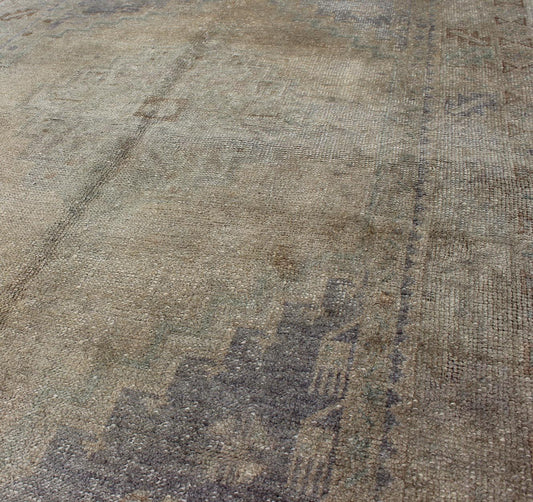 Vintage Turkish Oushak Rug with Muted Colors and Central Medallion Design Vintage Turkish Oushak with Central Medallion, rug TU - MTE - 95091, country of origin / type: Turkey / Oushak, circa mid - 20th Century. Measures: 3'7 x 5'8. T... - Keivan Woven ArtsTU - MTE - 95091 - 3387Rug