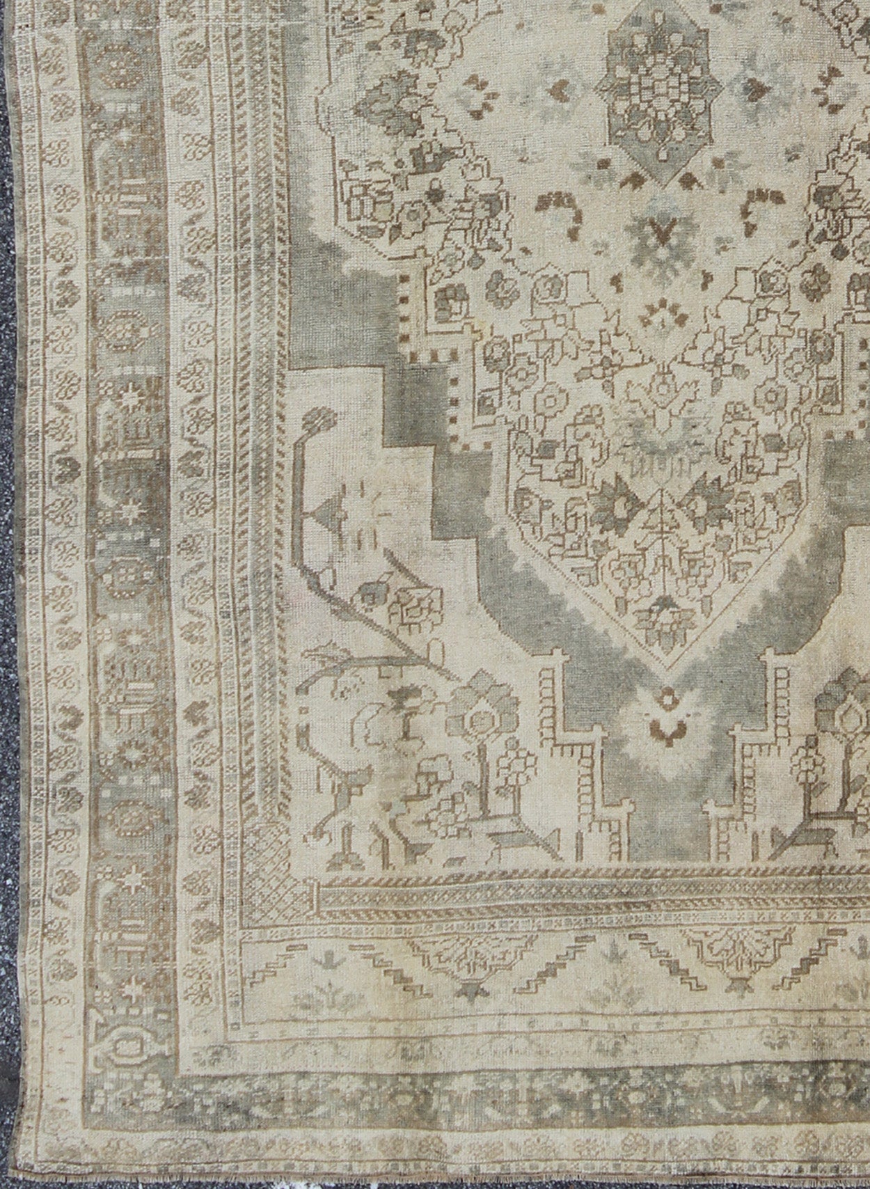 Vintage Turkish Oushak Rug with Floral Medallion Design in Ivory and Gray Vintage Turkish Oushak rug with floral medallion design in ivory and gray, rug mte - 95184, country of origin / type: Turkey / Oushak, circa mid - 20th century This vi... - Keivan Woven ArtsTU - MTE - 95184 - 4972Rug