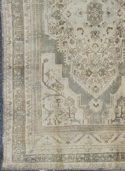 Vintage Turkish Oushak Rug with Floral Medallion Design in Ivory and Gray Vintage Turkish Oushak rug with floral medallion design in ivory and gray, rug mte - 95184, country of origin / type: Turkey / Oushak, circa mid - 20th century This vi... - Keivan Woven ArtsTU - MTE - 95184 - 4972Rug