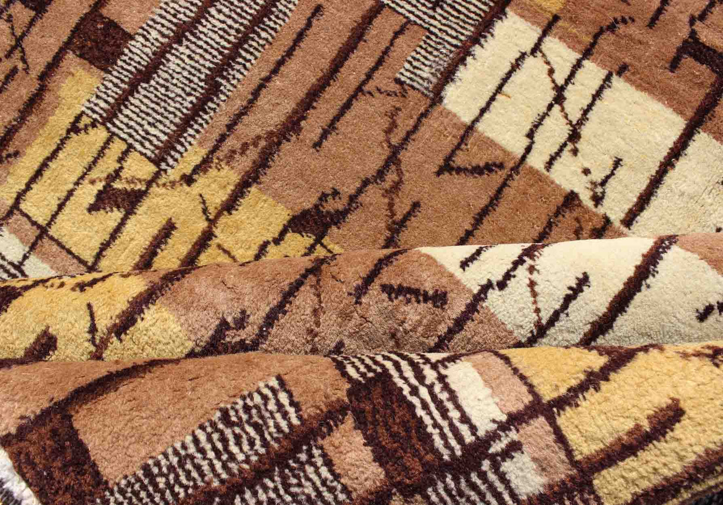 Mid - Century Modern Rug with Jagged Stripes and Blocks Design in Brown and Yellow. Keivan Woven Arts / rug TU - MTU - 09, country of origin / type: Turkey / Oushak, circa mid - 20th century. Measures: 5'2 x 7'11. This rug captures the spirit of the Mid... - Keivan Woven ArtsTU - MTU - 09 - 5331Rug